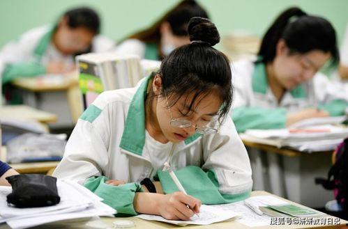 学生爆料明星视频素材,明星私密视频意外曝光，真相令人震惊